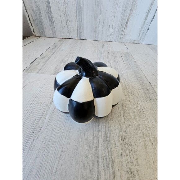 Harlequin checkered pumpkin jack-o'-lantern fall Halloween black and white decor - Picture 1 of 7